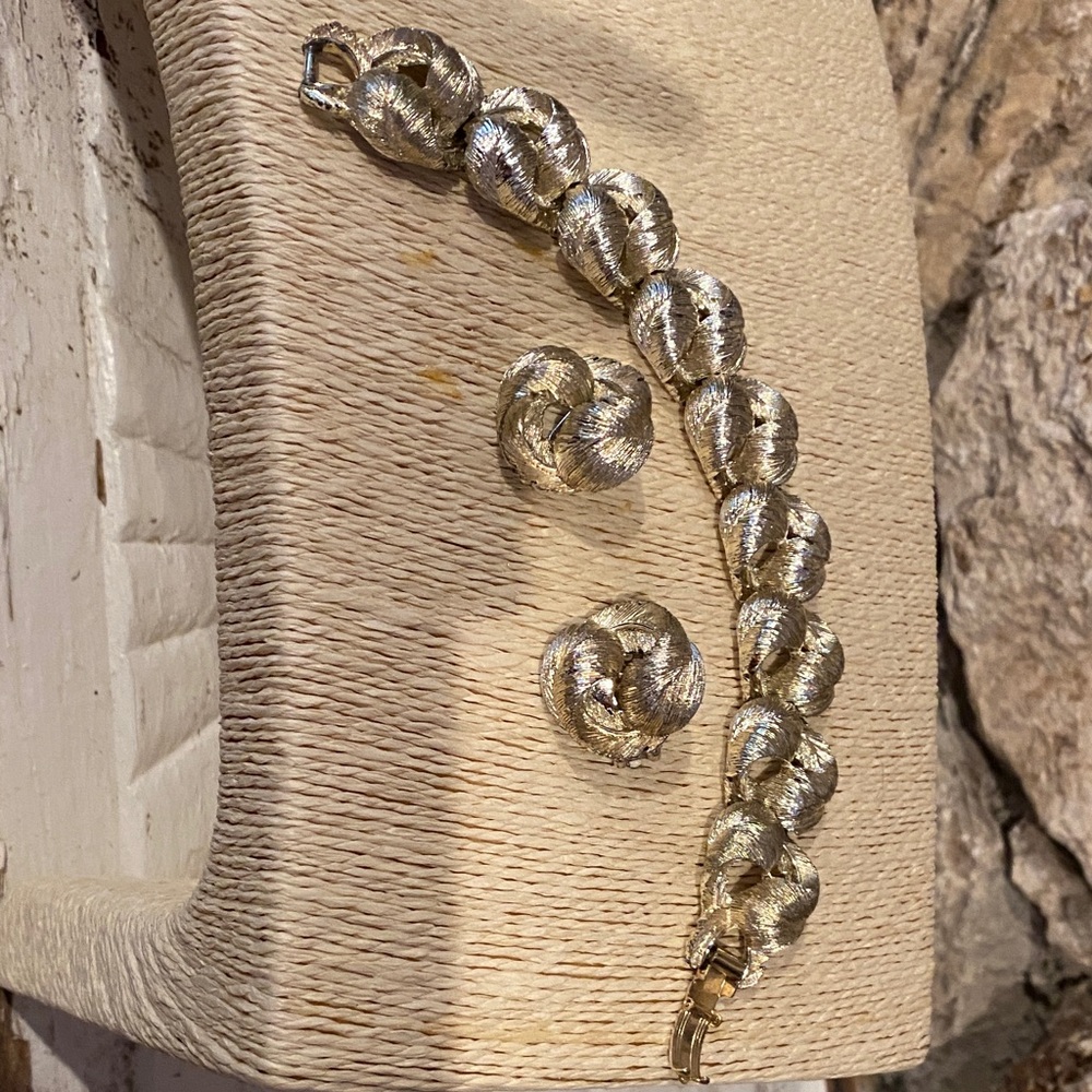 4/$10 Vintage LISNER Feather Gold Wash Bracelet and clip earring set